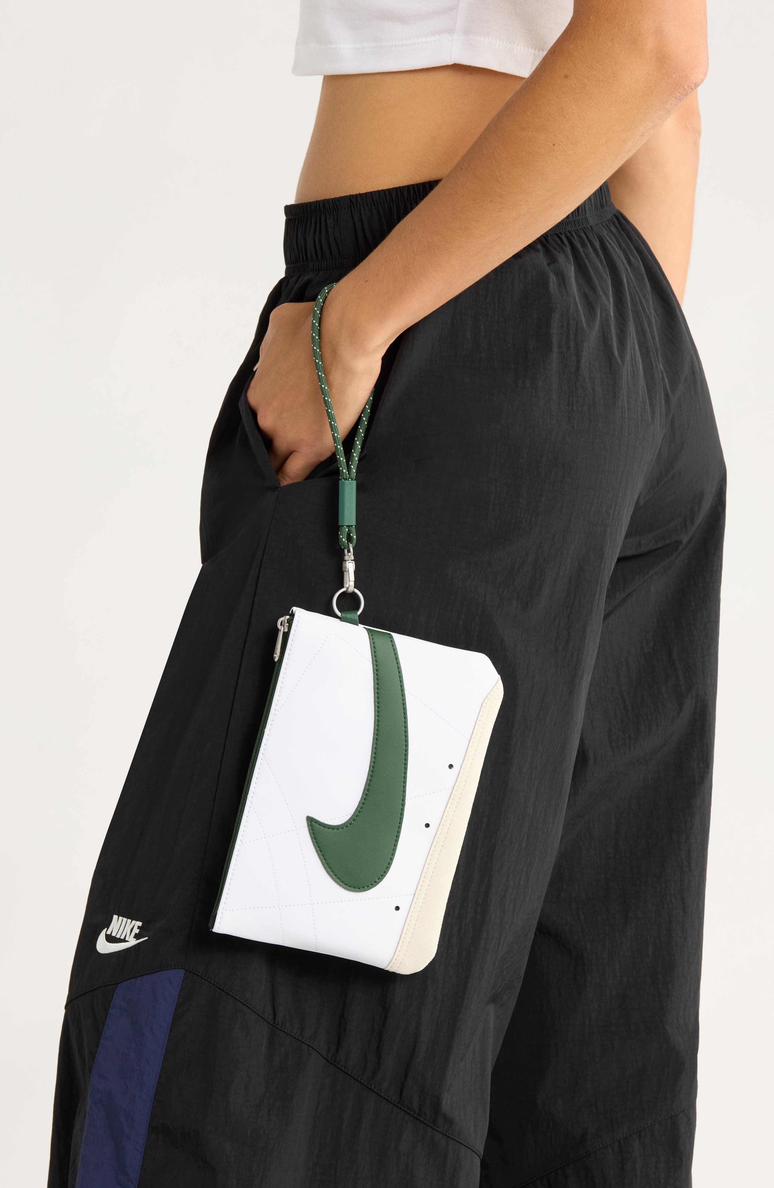 字通 Nike Icon Blazer Wristlet | Nordstrom