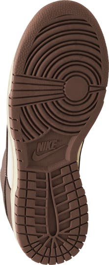 Dunk Low Basketball Sneaker