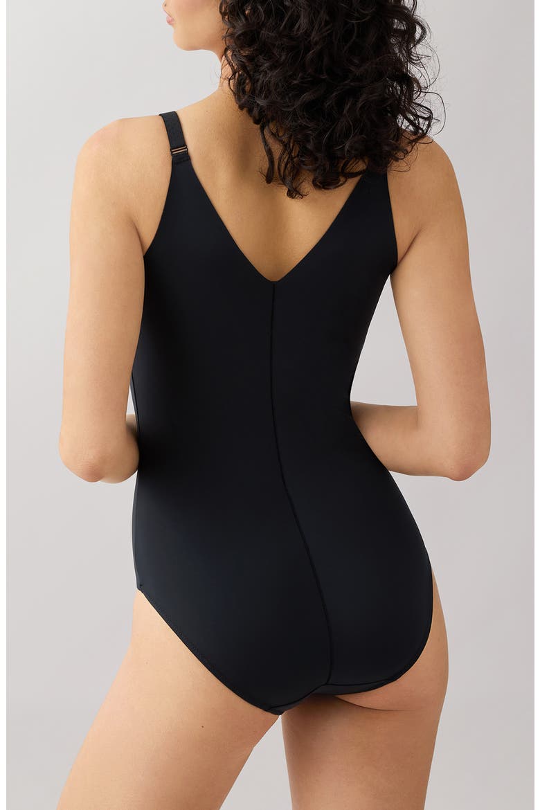Back Appeal™ Underwire Shaping Bodysuit, Alternate, color, BLACK