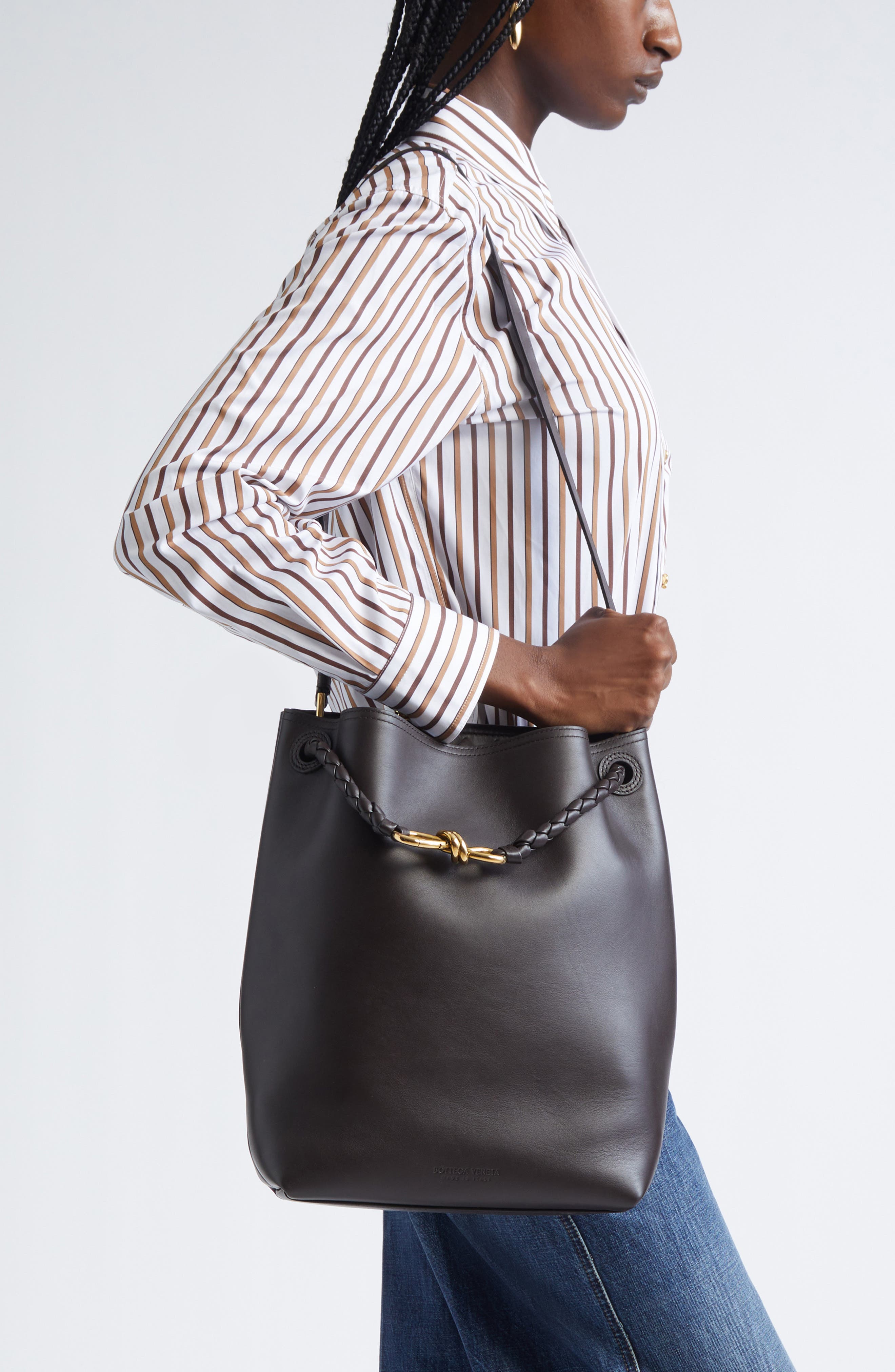 Bottega Veneta Andiamo Leather Bucket Bag, Alternate, color, 2190 Fondant-M Brass