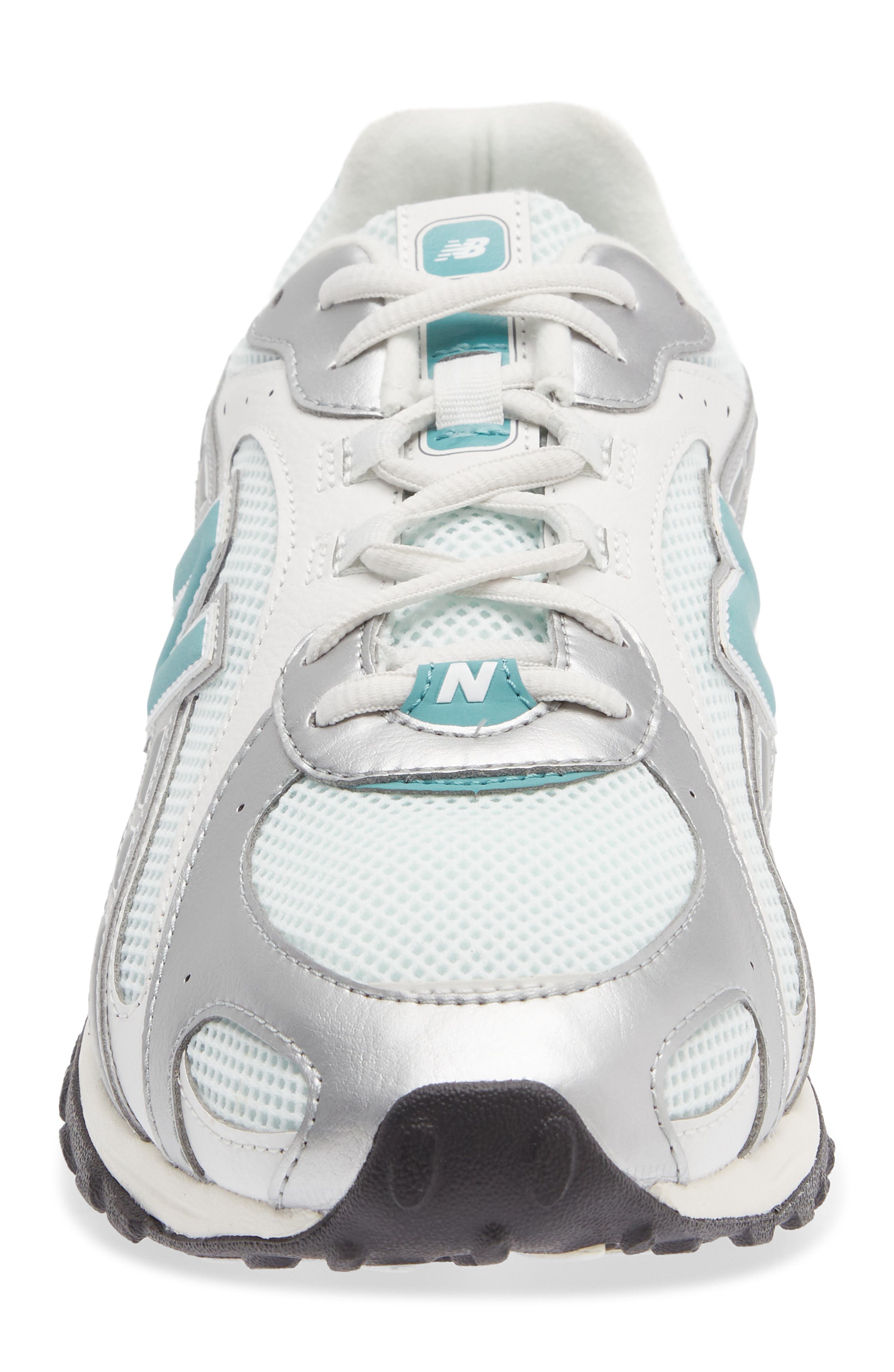 204L Sneaker, Alternate, color, LIGHT SILVER METALLIC/ SILVER