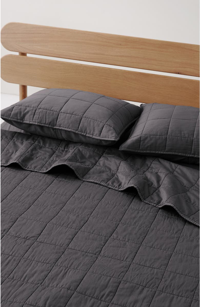 Pact Organic Quilt, Alternate, color, Charcoal