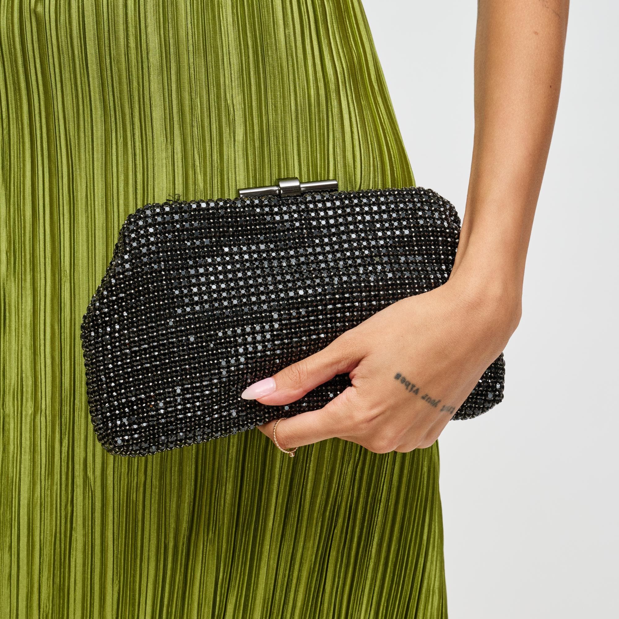 URBAN EXPRESSIONS HANDBAGS Delfina Evening Bag, Main, color, Black
