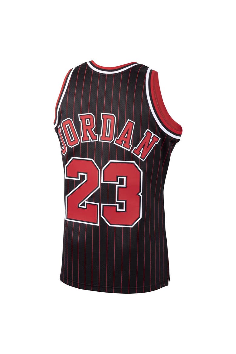 Men's Mitchell & Ness Michael Jordan Black Chicago Bulls 1995/96 Hardwood Classics Authentic Jersey, Alternate, color, Black