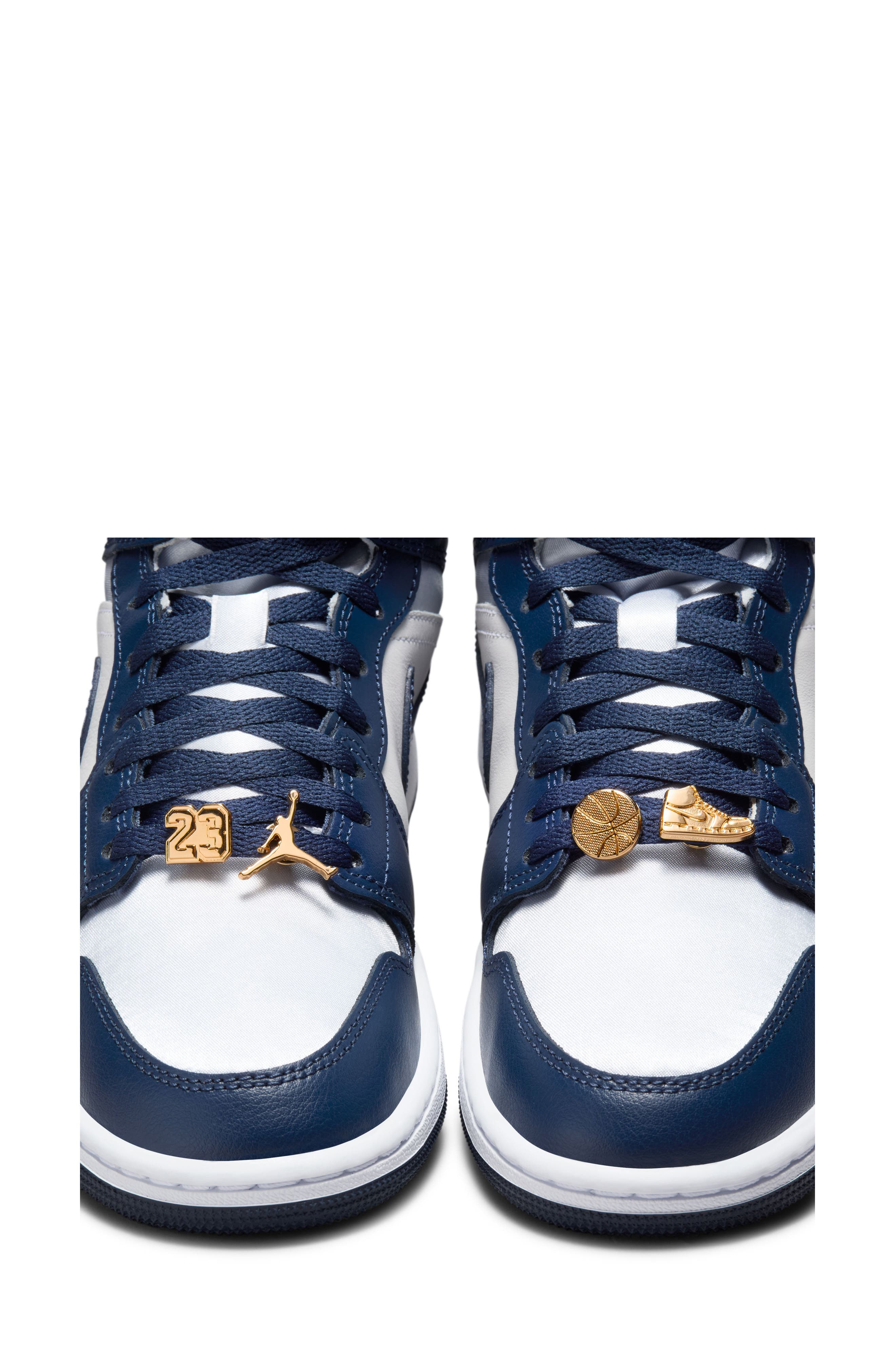 Jordan Air Jordan 1 Mid SE Basketaball Sneaker, Alternate, color, 