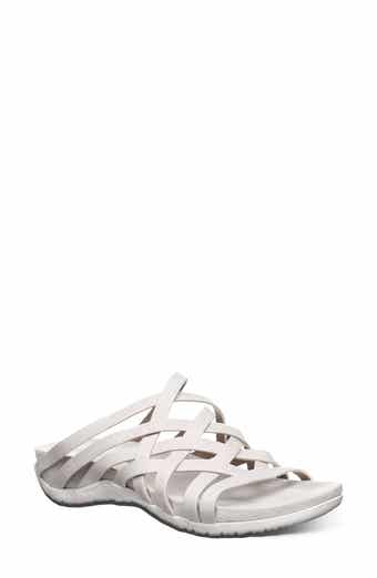 BEARPAW <p>Zinnia Faux Leather Slide Sandal (Women)</p>