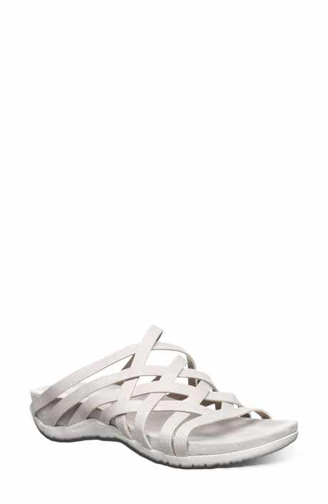 BEARPAW <p>Zinnia Faux Leather Slide Sandal (Women)</p>