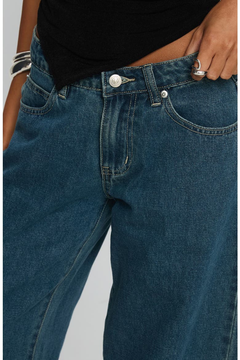 Juda Mid Rise Barrel Leg Jeans, Alternate, color, MID BLUE WASH