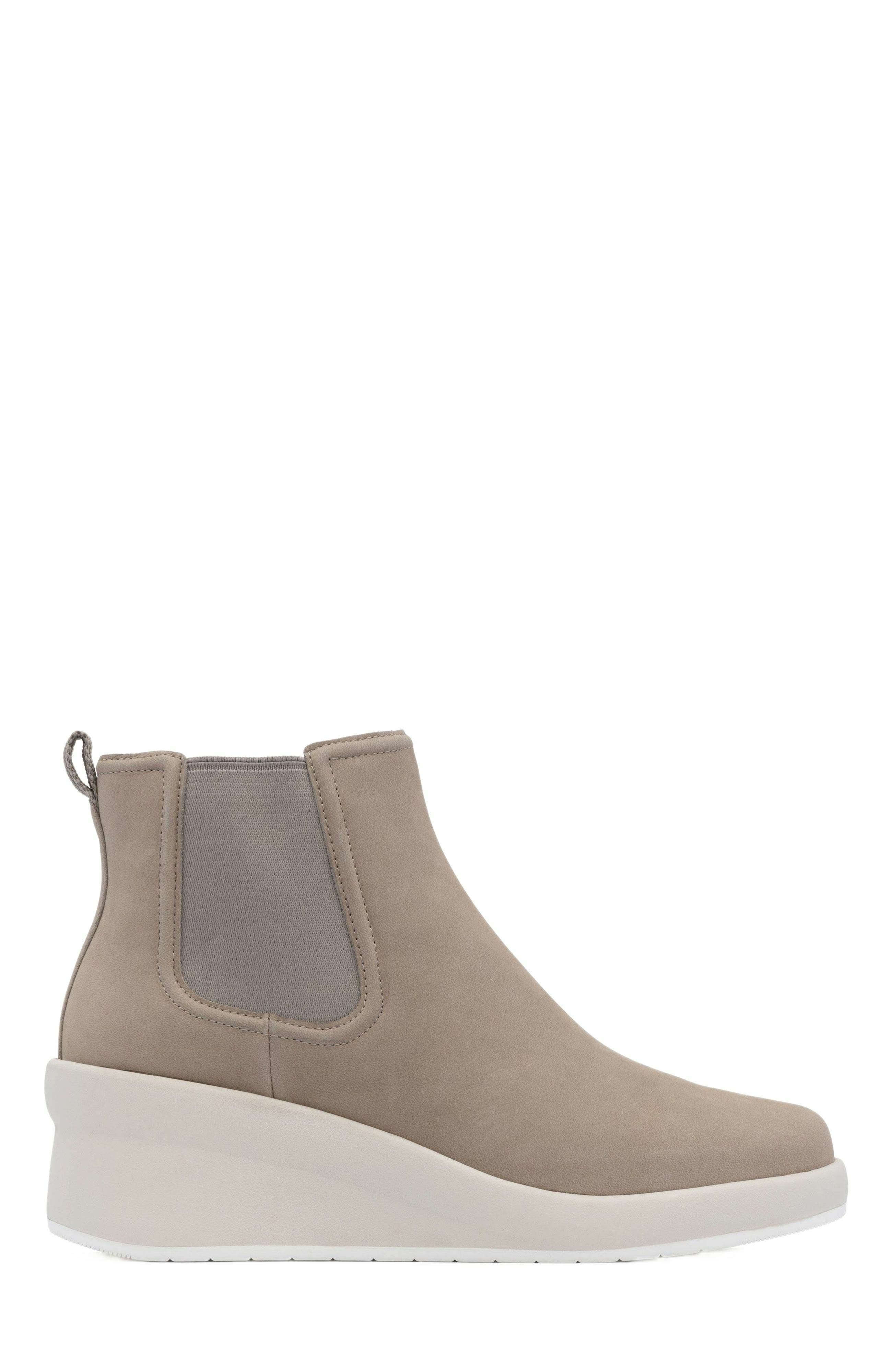 Passage Chelsea Boot, Alternate, color, Tan - Metatarsal