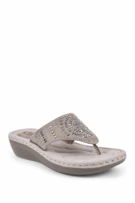 CLIFFS BY WHITE MOUNTAIN Cienna Thong Comfort Sandal
