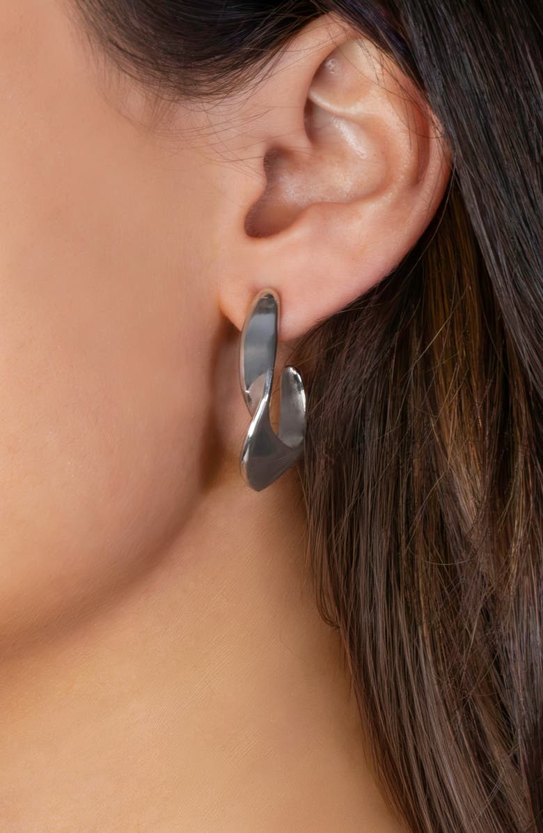 MARLYN SCHIFF Collette Wavy Hoop Earrings, Alternate, color, Silver