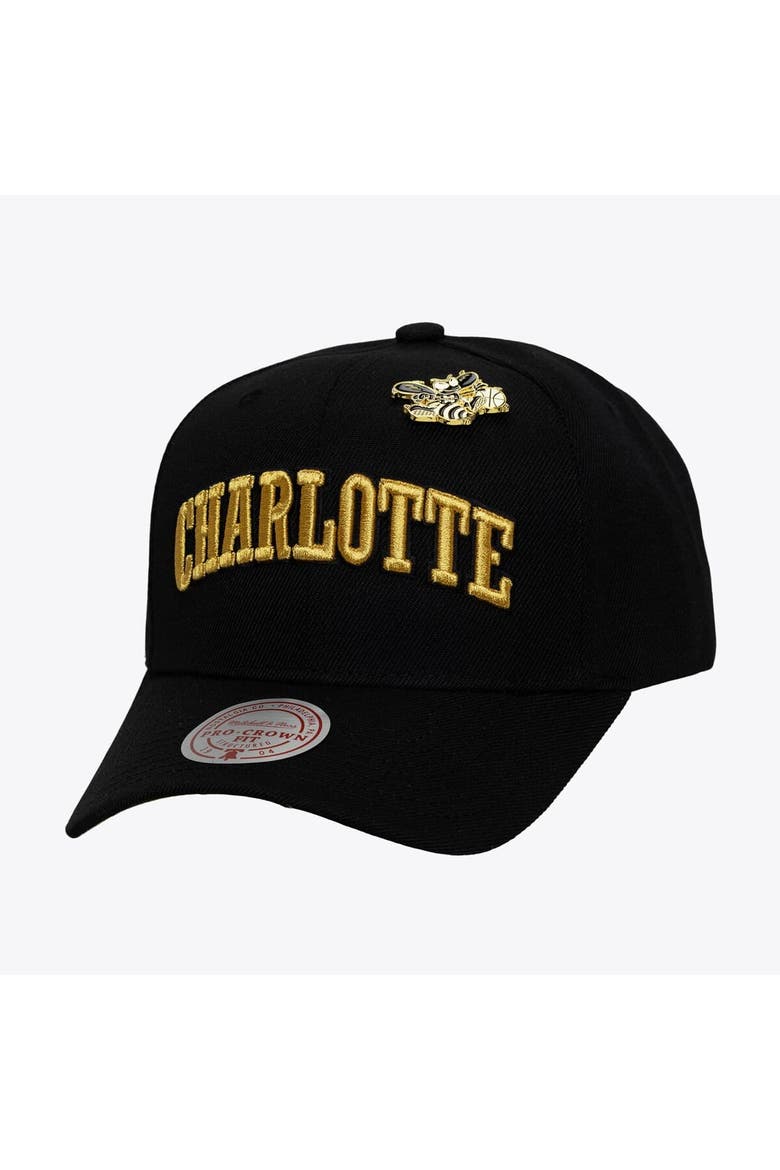 Men's Mitchell & Ness Black Charlotte Hornets Hardwood Classics Pinned Gold Pro Crown Snapback Hat, Main, color, Black