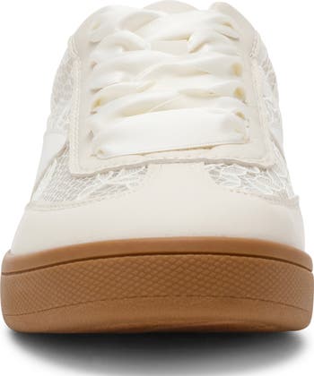 Voyage Sneaker