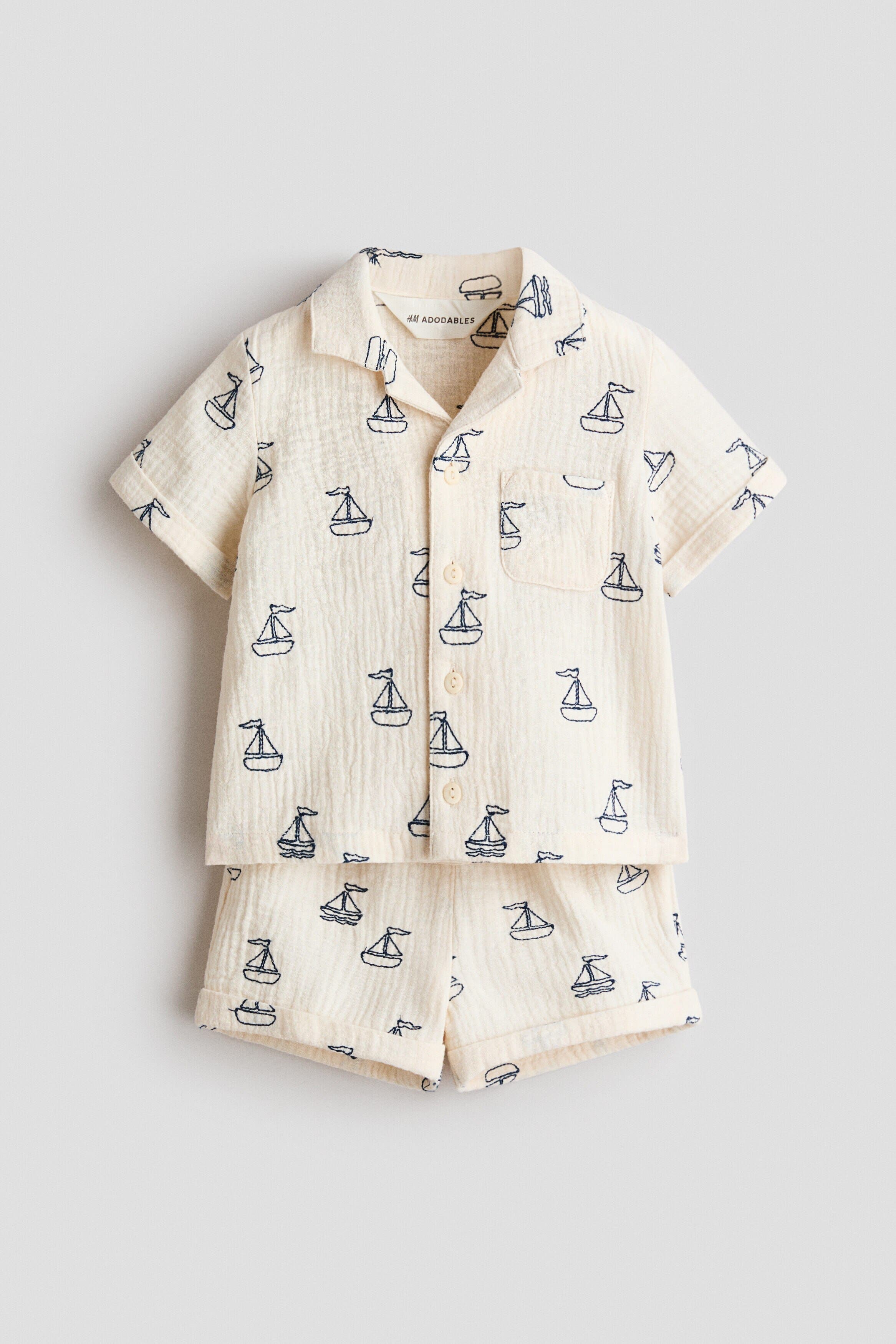 selected Light beige/sailboats