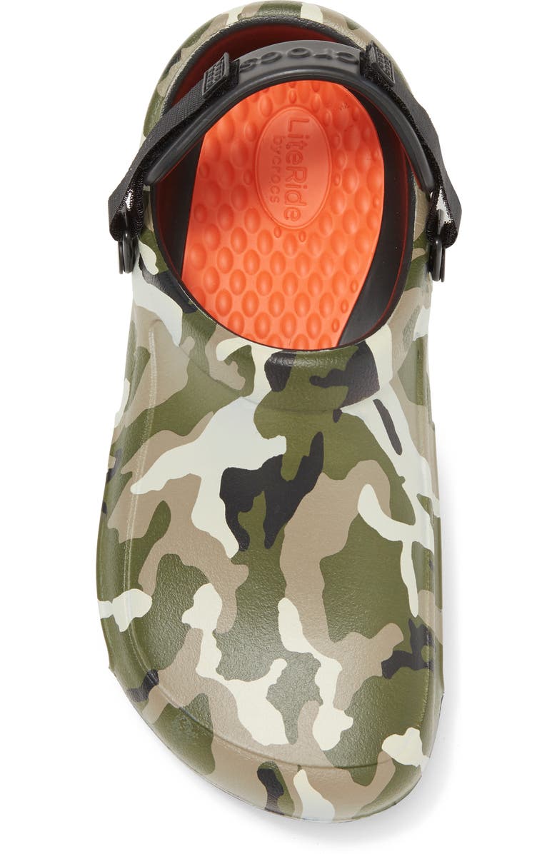 CROCS Gender Inclusive Waterproof Bistro Pro Camo Graphic Clog, Alternate, color,