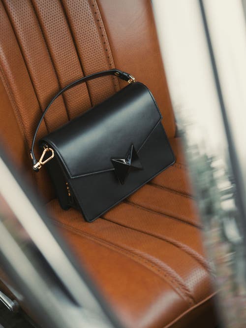 Mac Duggal Classic Leather Medium Size Shoulder Bag In Black