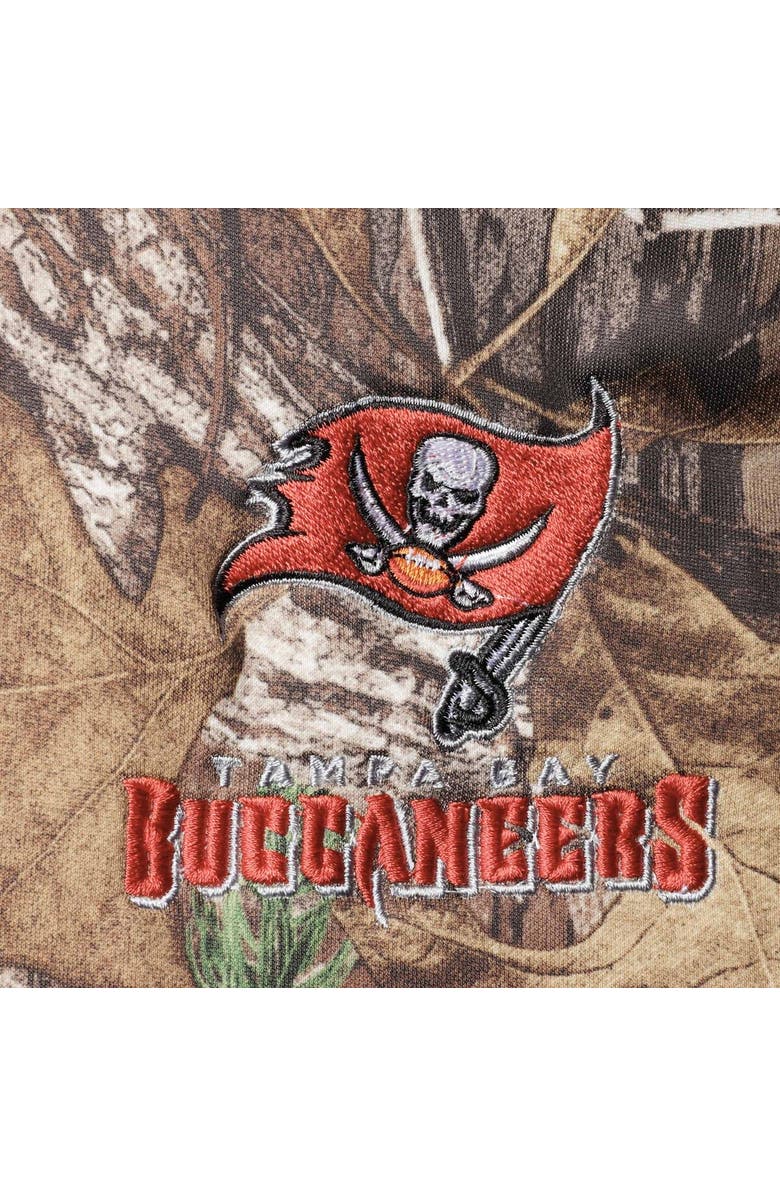 DUNBROOKE Men's Dunbrooke Realtree Camo Tampa Bay Buccaneers Circle Champion Tech Fleece Pullover Hoodie, Alternate, color,