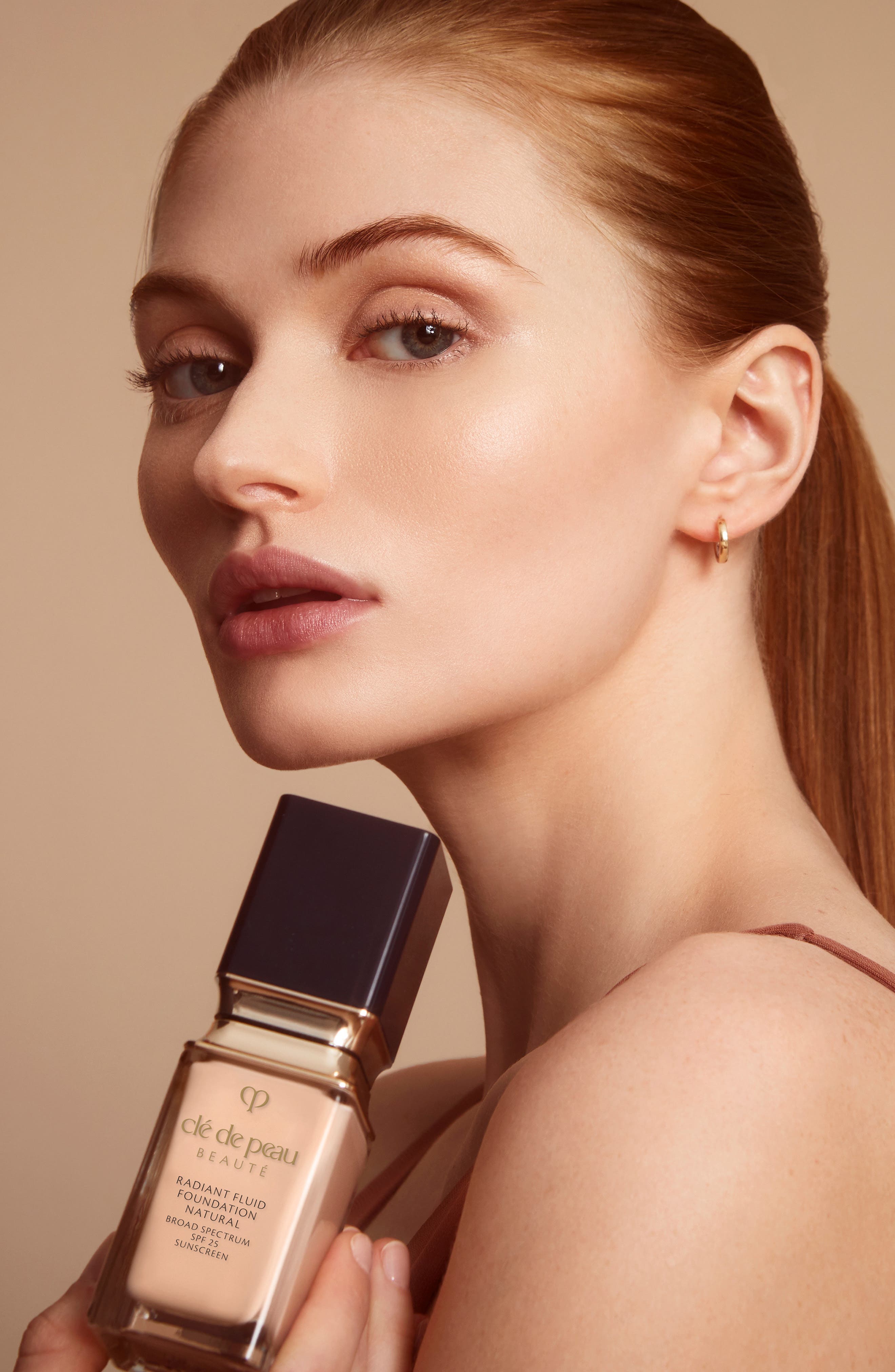 Clé de Peau Beauté Beauté Radiant Fluid Natural Foundation (Women
