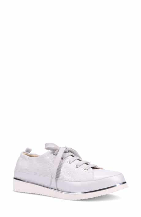 Novella Sneaker