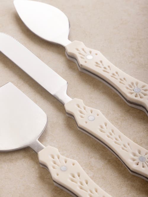 Gauri Kohli Derby Cheese Knives, Set Of 3 In White