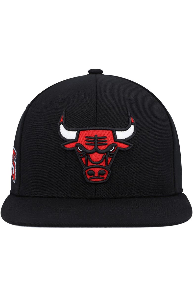 Mitchell & Ness Men's Mitchell & Ness Black Chicago Bulls Side Core 2.0 Snapback Hat, Alternate, color, Black