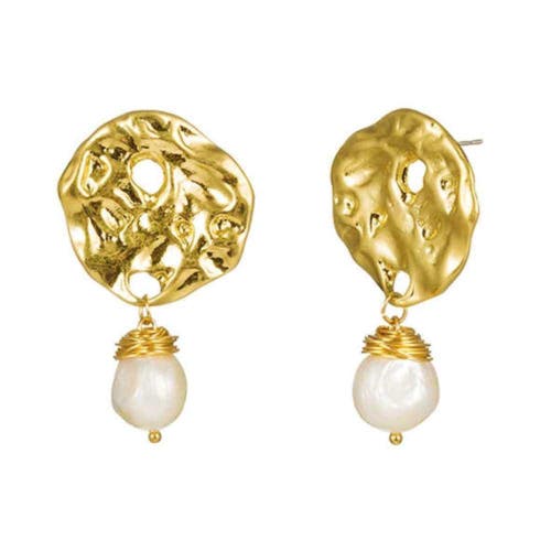 Hollywood Sensation Baroque Pearl Drop Earrings With Hammered Earrings In Gold