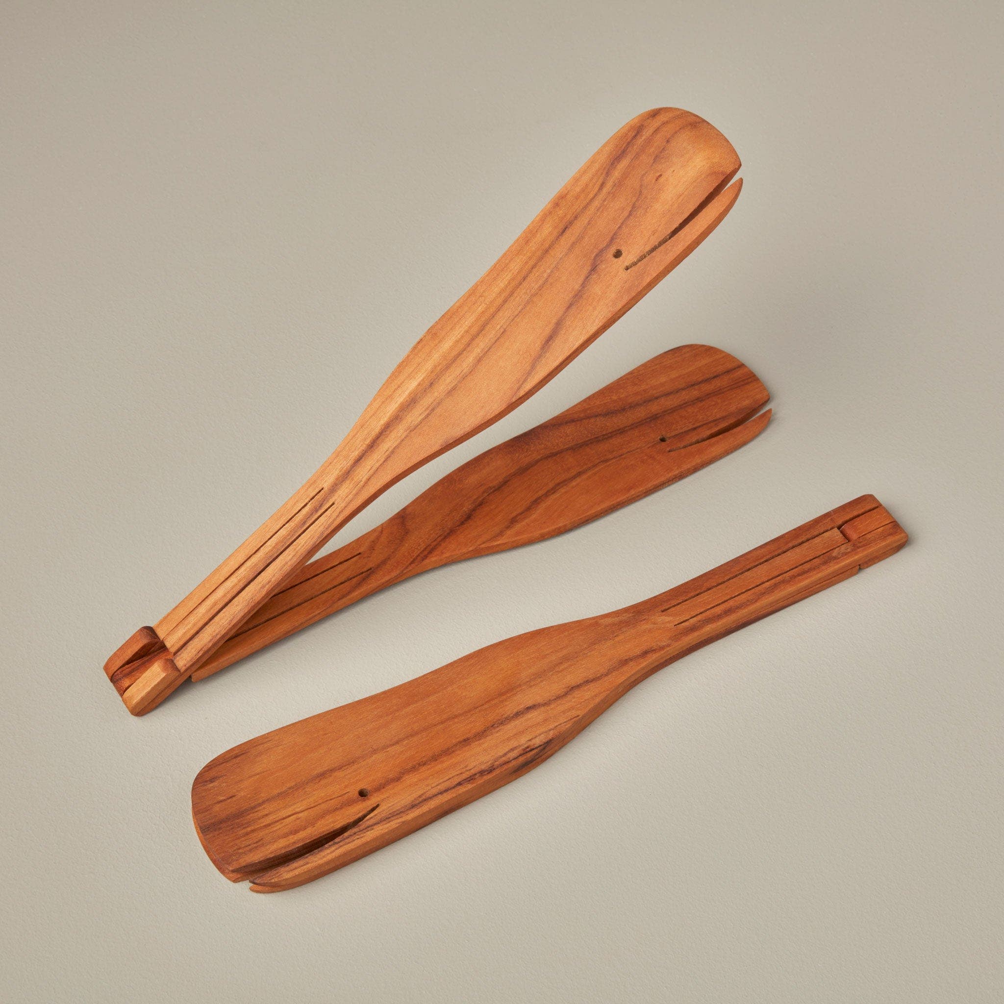 Be Home Teak Whale Flip Tongs - Thumbnail 2