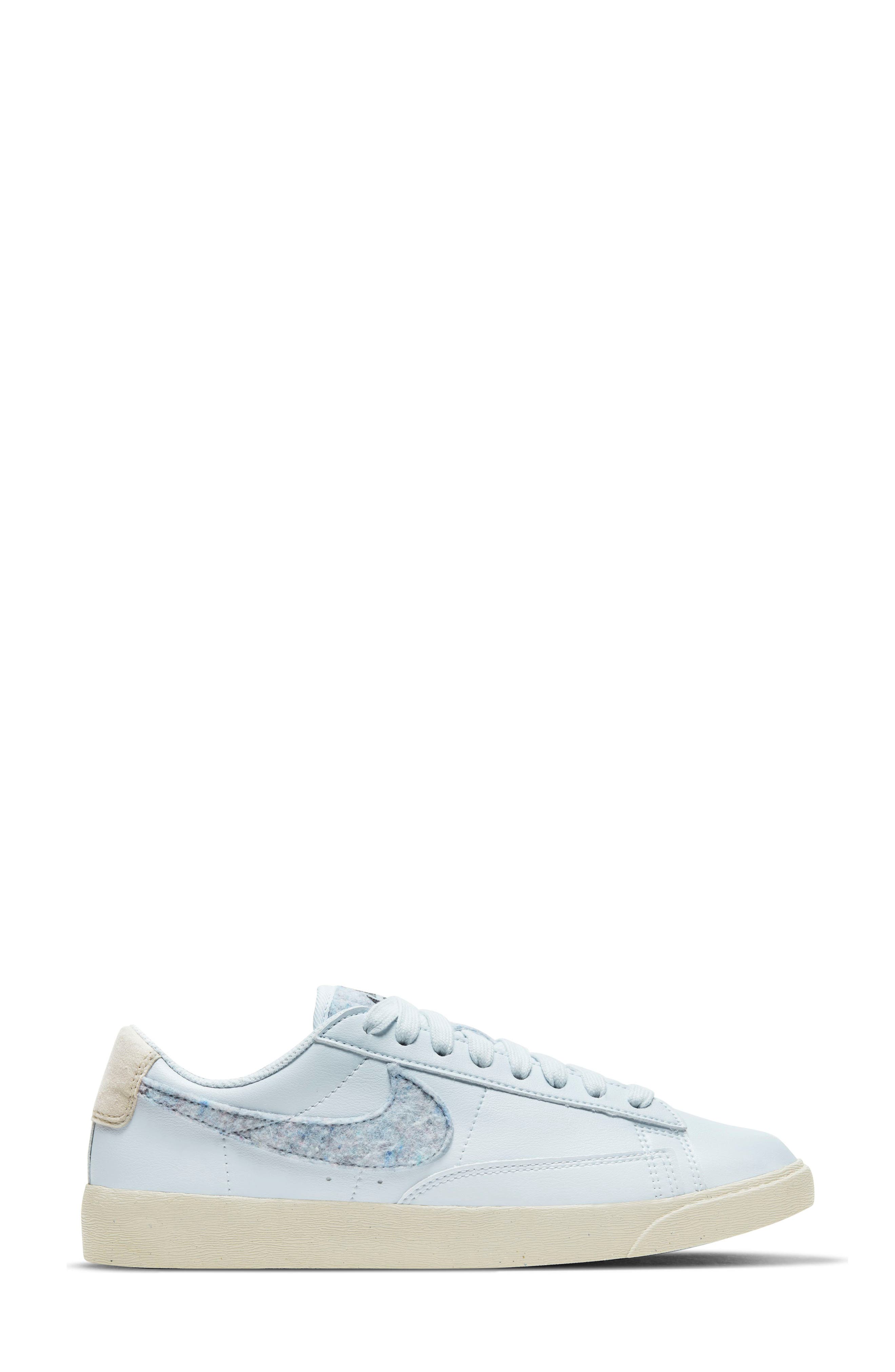 Blazer Low SE Sneaker, Alternate, color, LIGHT BLUE/ BLACK