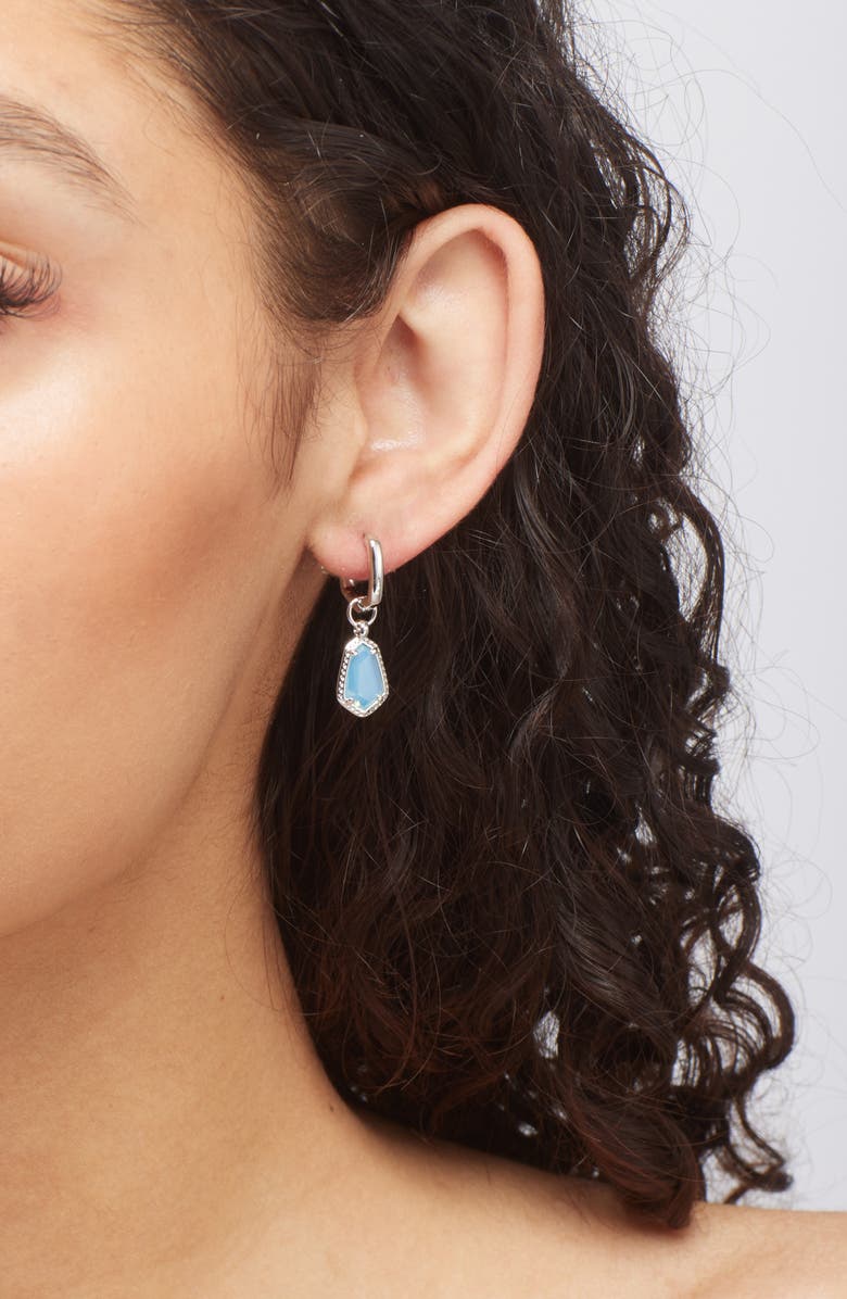 Kendra Scott Alexandria Geometric Drop Huggie Hoop Earrings, Alternate, color, Silver/ Light Blue Glass