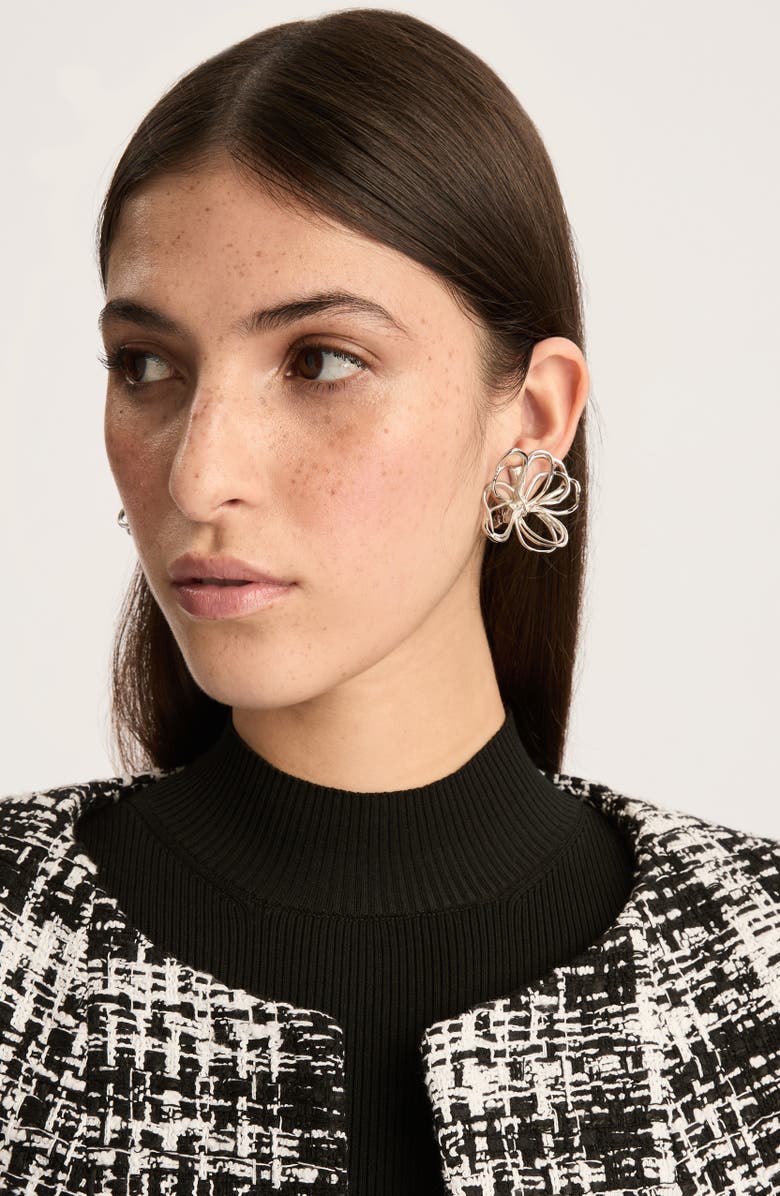 Oscar de la Renta Wire Flower Stud Earrings, Alternate, color, Silver