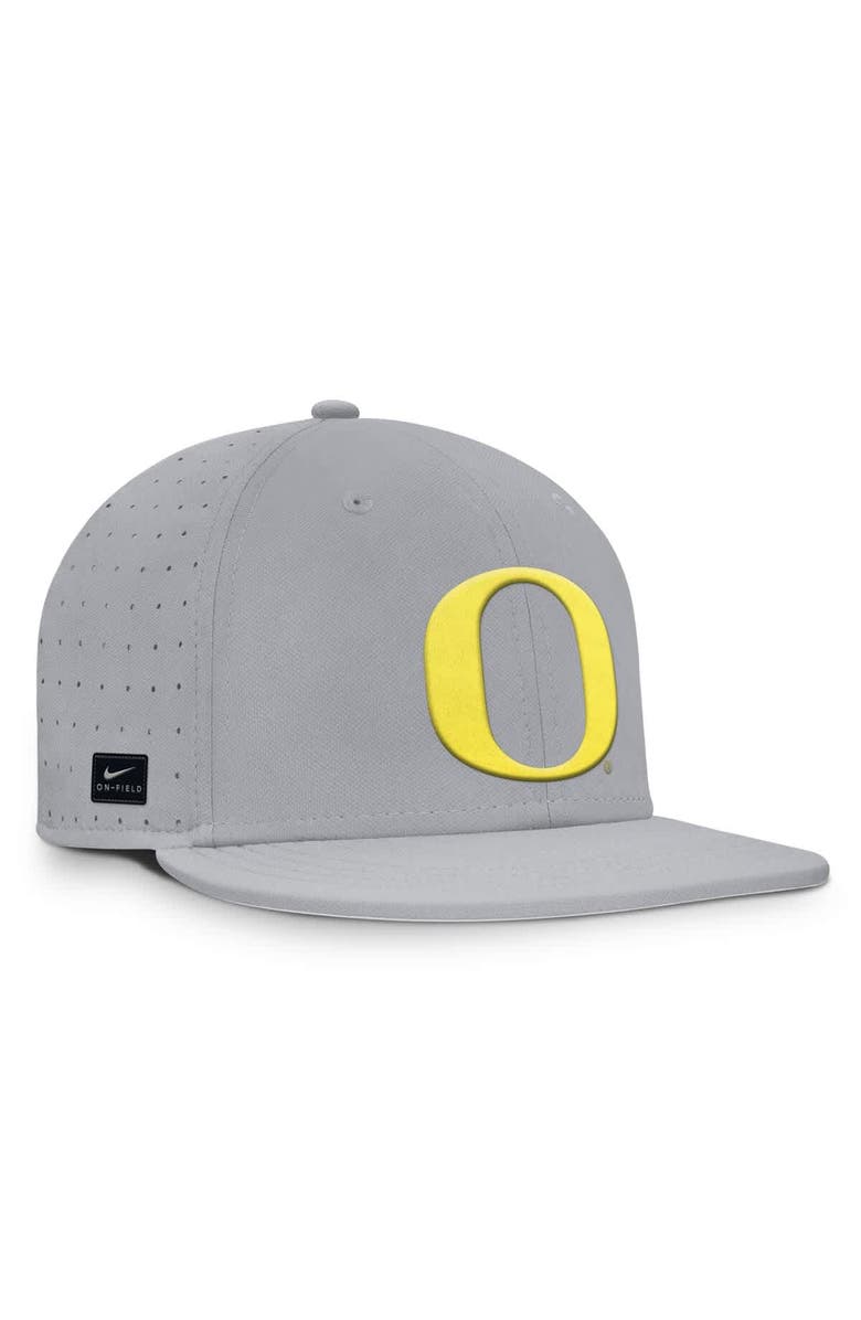 Nike Men's Nike Gray Oregon Ducks On-Field Dugout True Performance Fitted Hat, Alternate, color, Gray
