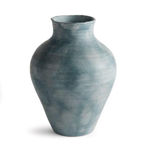 Mirela Vase