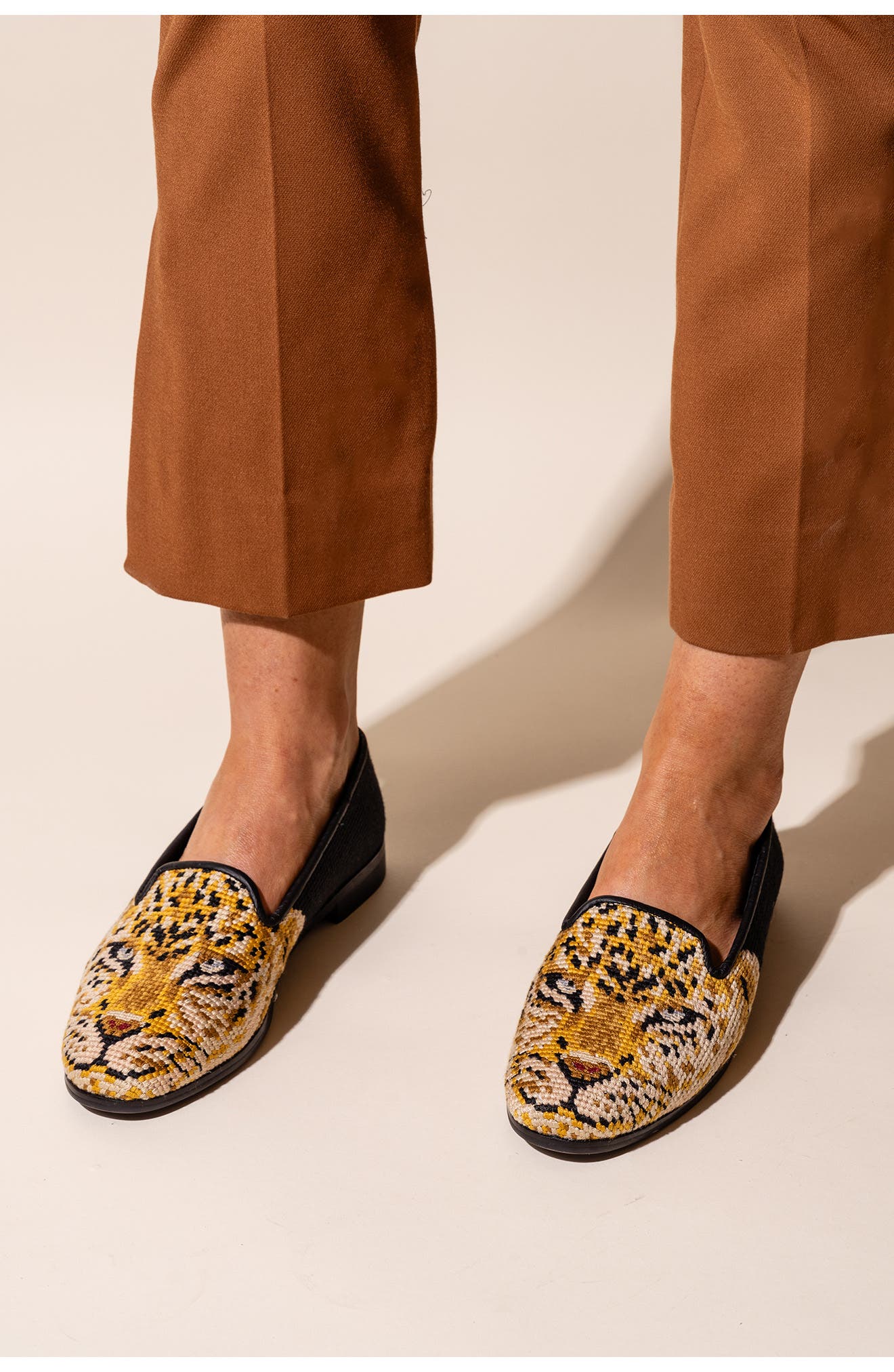 ByPaige BY PAIGE Needlepoint Big Cat Flat, Alternate, color, Black