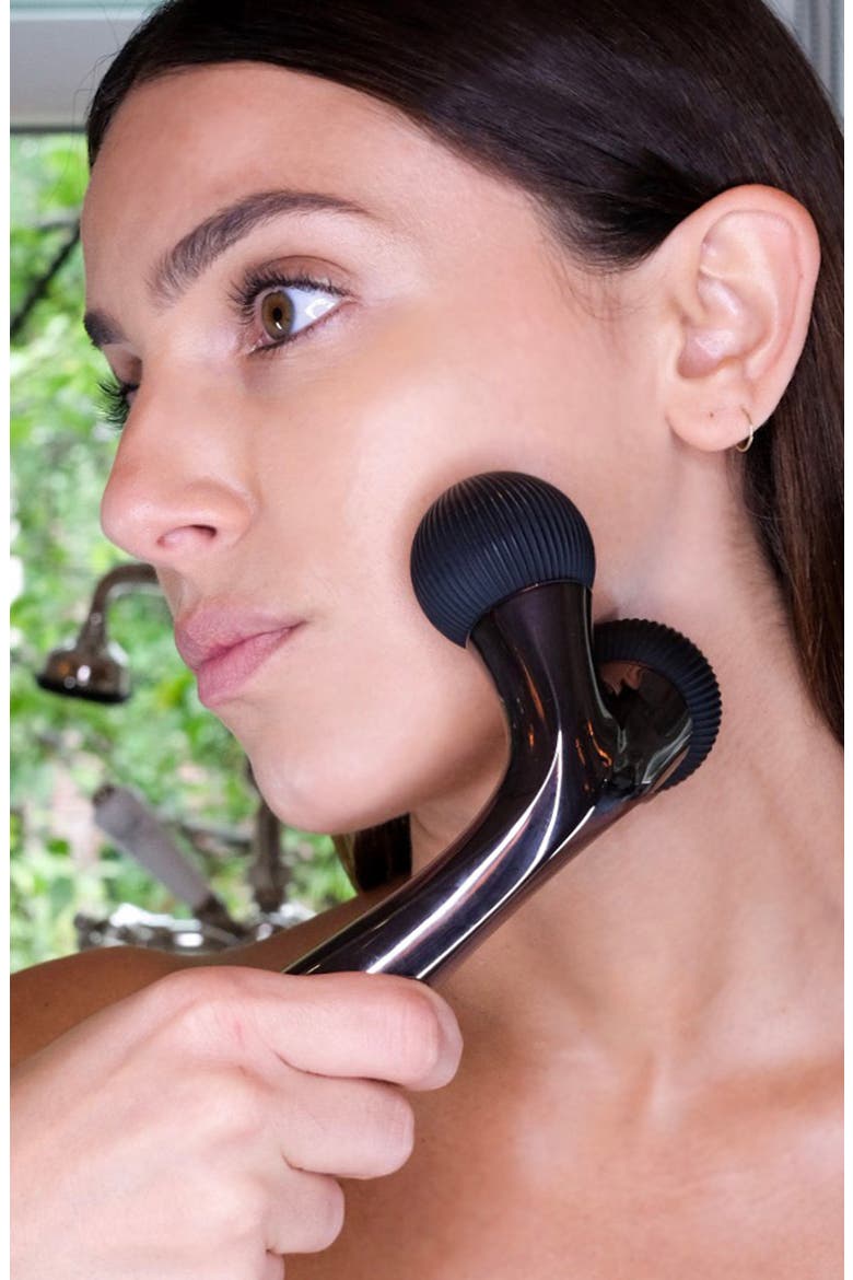 The Beauty Roller, Alternate, color, NO COLOR