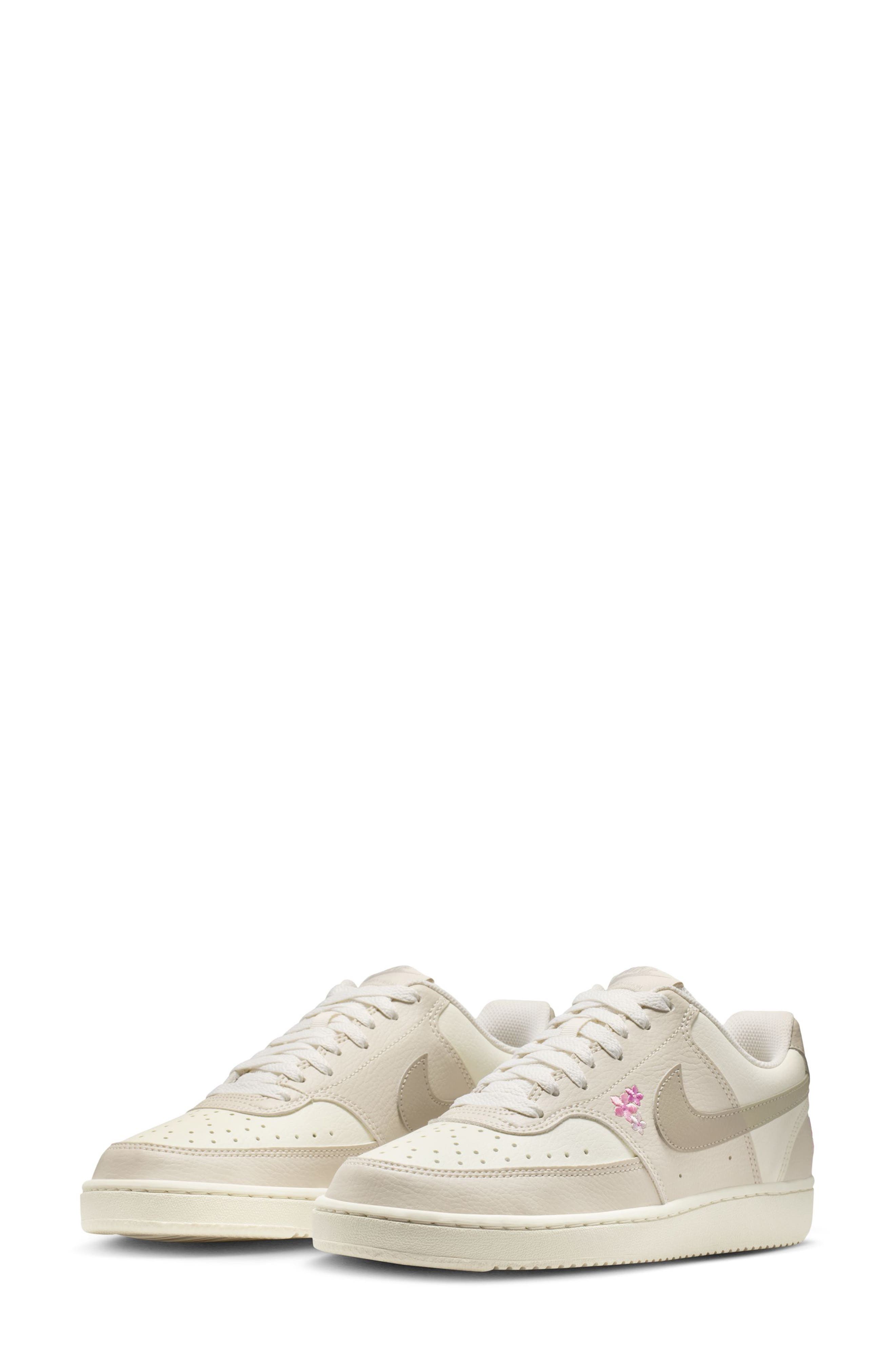 Court Vision Low Sneaker