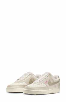 Court Vision Low Sneaker