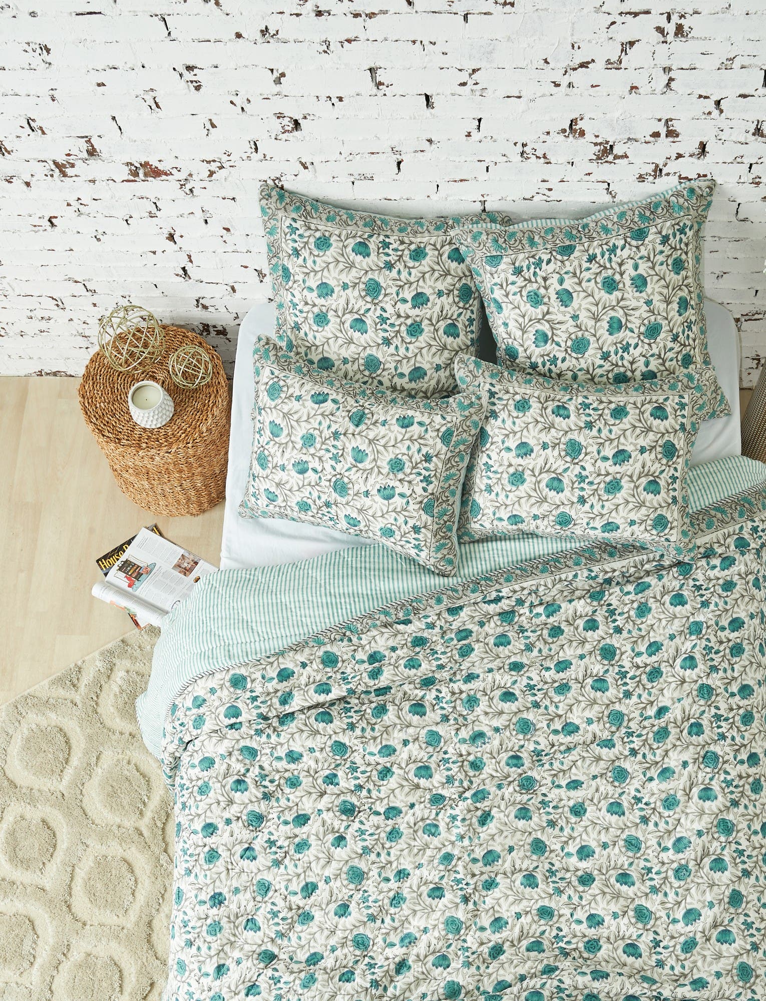 Carol & Frank Victory Surf Quilt In Blue