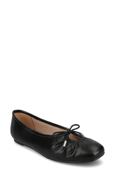Callee Keyhole Square Toe Flat (Women)