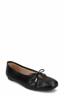 Journee Collection Callee Keyhole Square Toe Flat