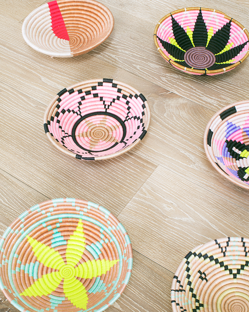 Indego Africa Flower Plateau Black & Neon