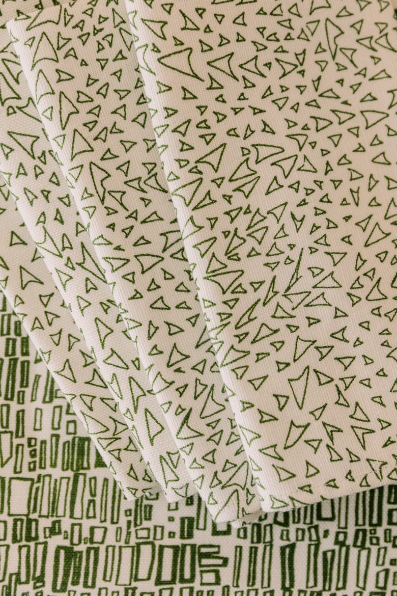 Basilone in Cereus - Pair of Napkins, Alternate, color, Green