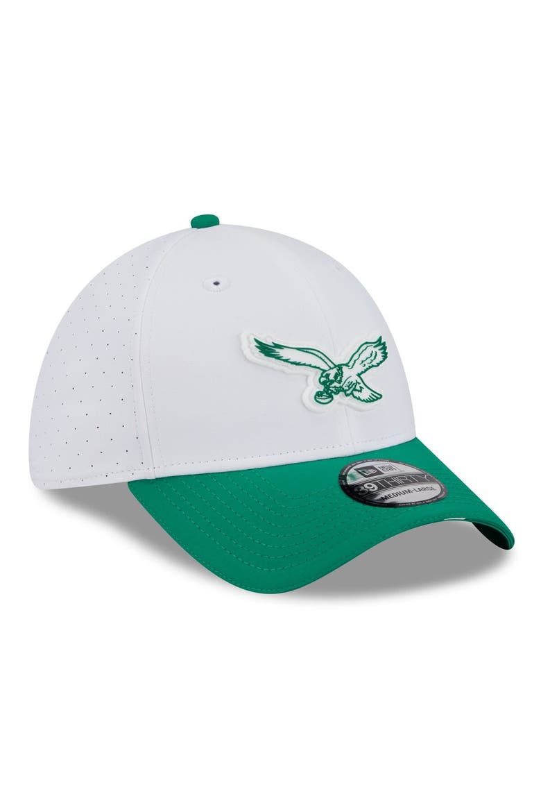 Men's New Era  White/Kelly Green Philadelphia Eagles 2025 NFL Training Camp Throwback Logo 39THIRTY Flex Hat, Alternate, color, White