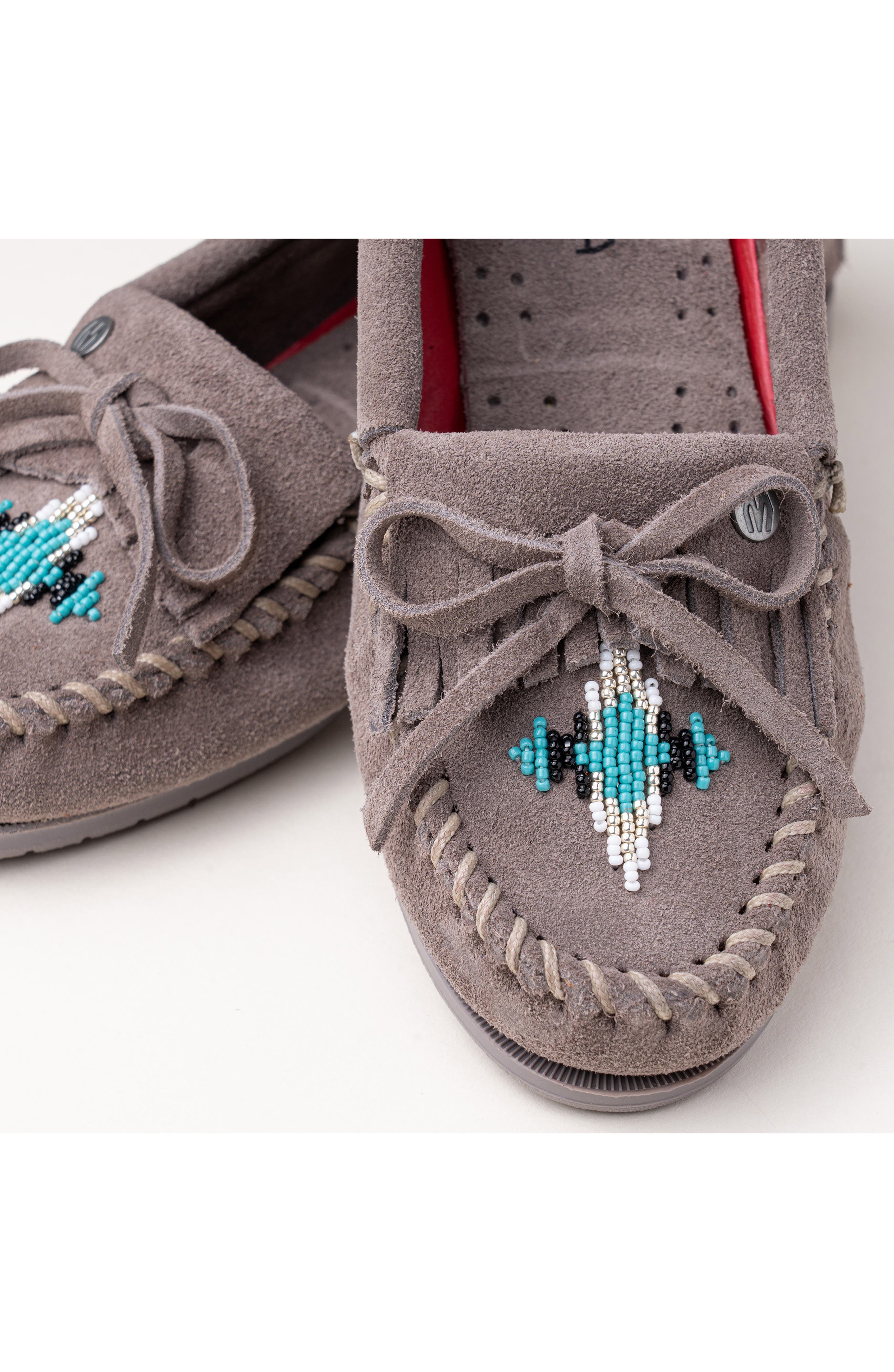 Minnetonka Nizhoni Moc Slipper, Alternate, color, Grey