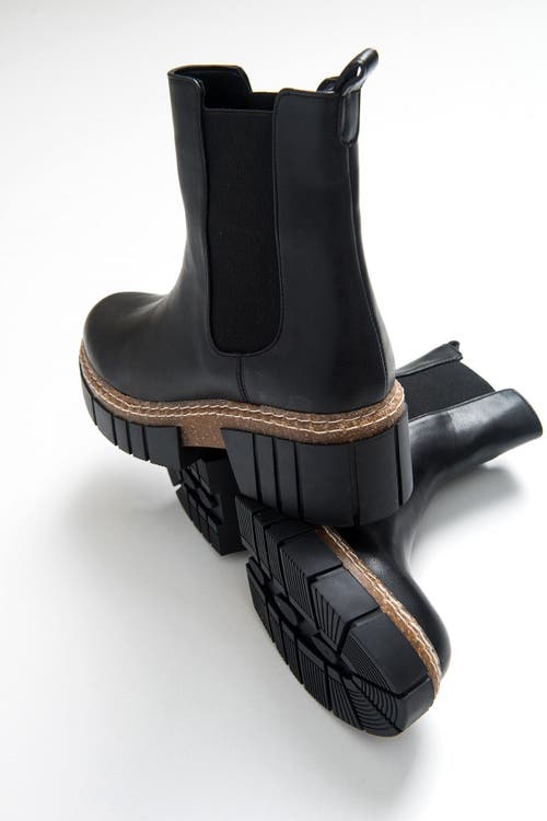 Prologue Shoes Luz Block Heel Boot In Black