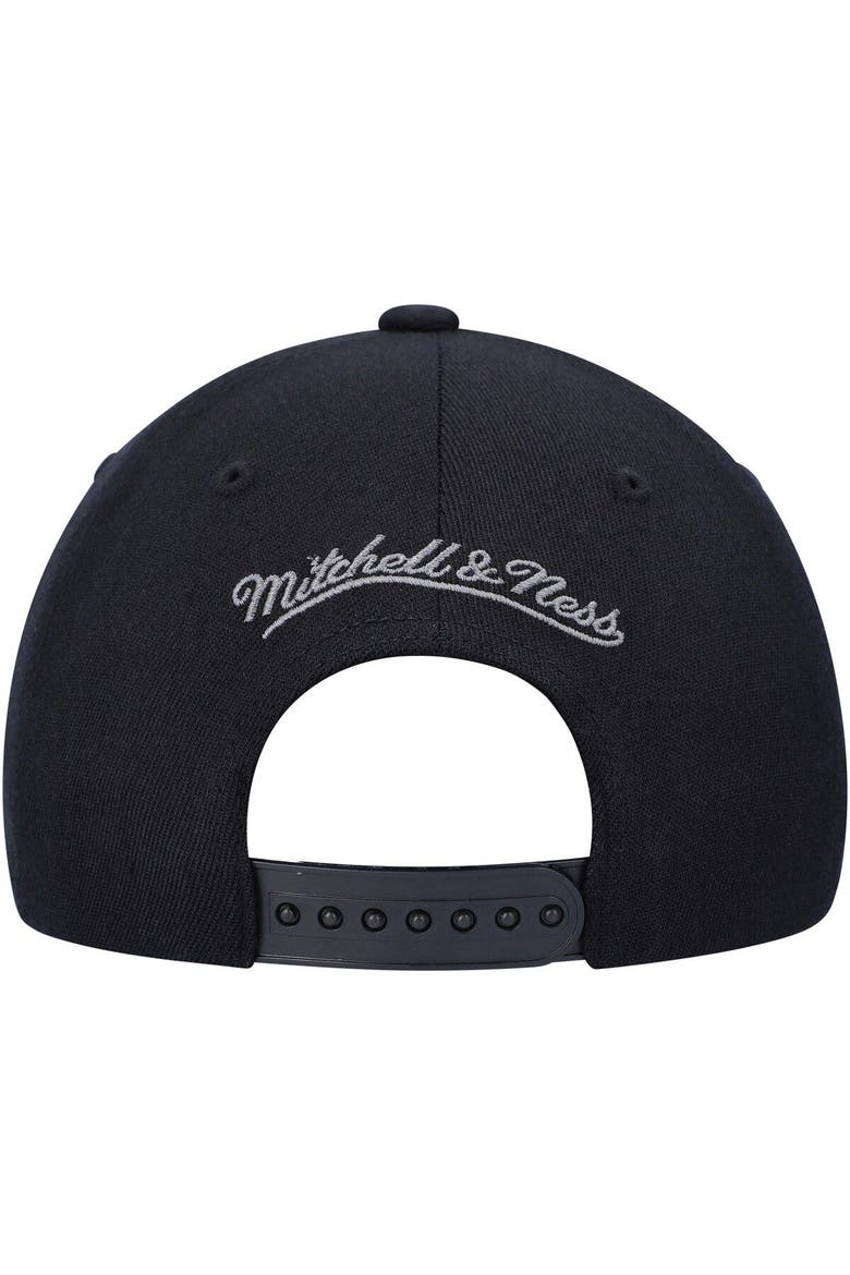 Men's Mitchell & Ness Black/Gray Brooklyn Nets MVP Team Two-Tone 2.0 Stretch-Snapback Hat, Alternate, color, Black