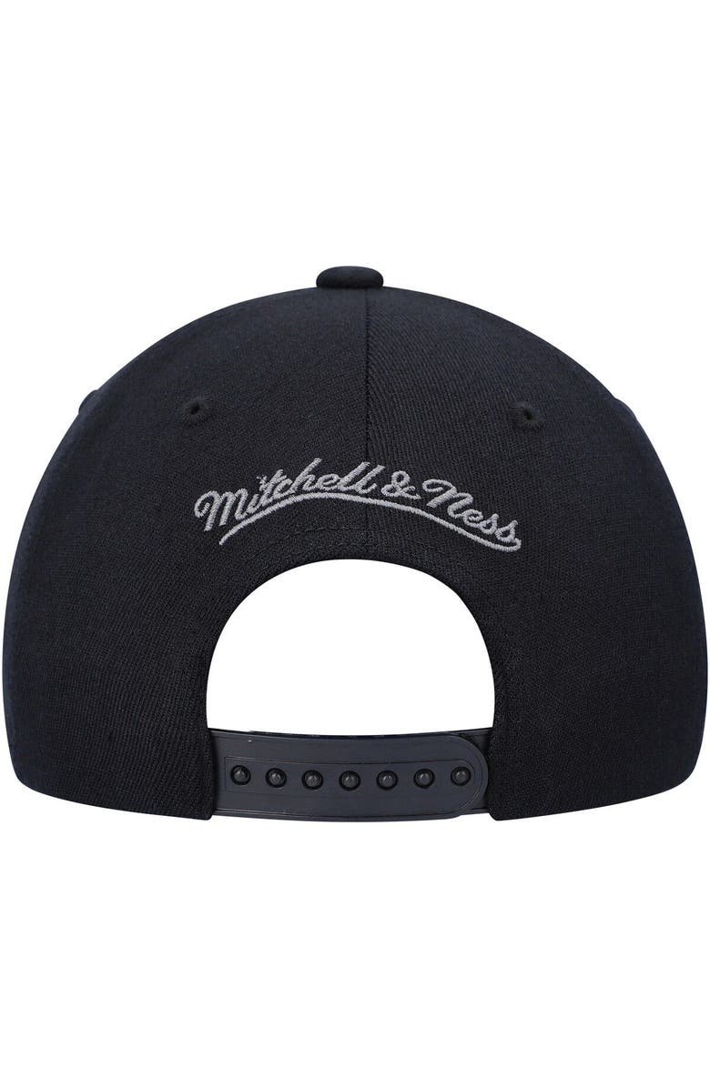 Mitchell & Ness Men's Mitchell & Ness Black/Gray Brooklyn Nets MVP Team Two-Tone 2.0 Stretch-Snapback Hat, Alternate, color,