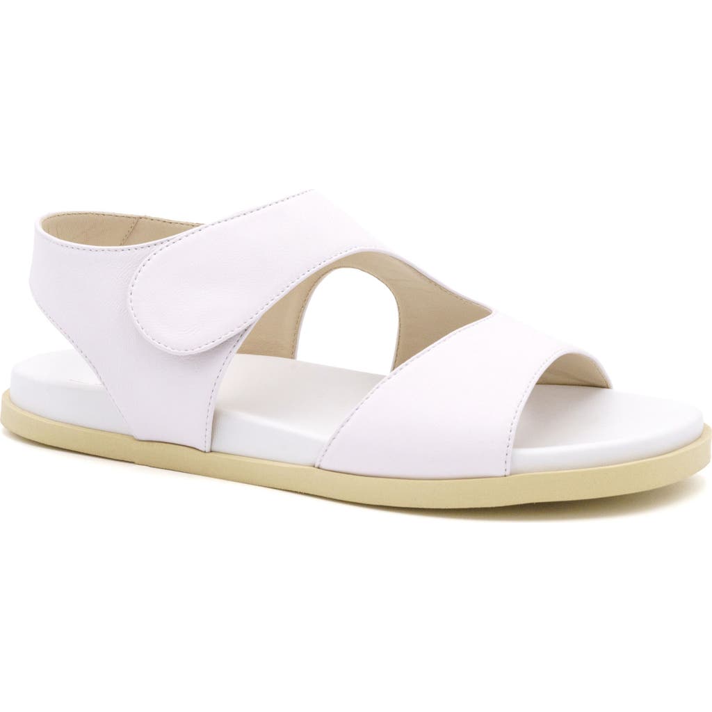 Amalfi By Rangoni Beata Sandal In White Parmasoft