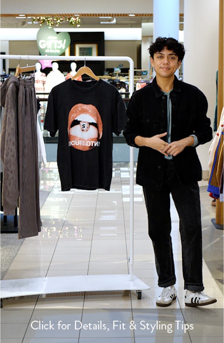 Cube Drappo Graphic T-Shirt, sales video thumbnail