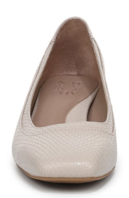 Naturalizer Huntley Kitten Heel Pump In Neutral