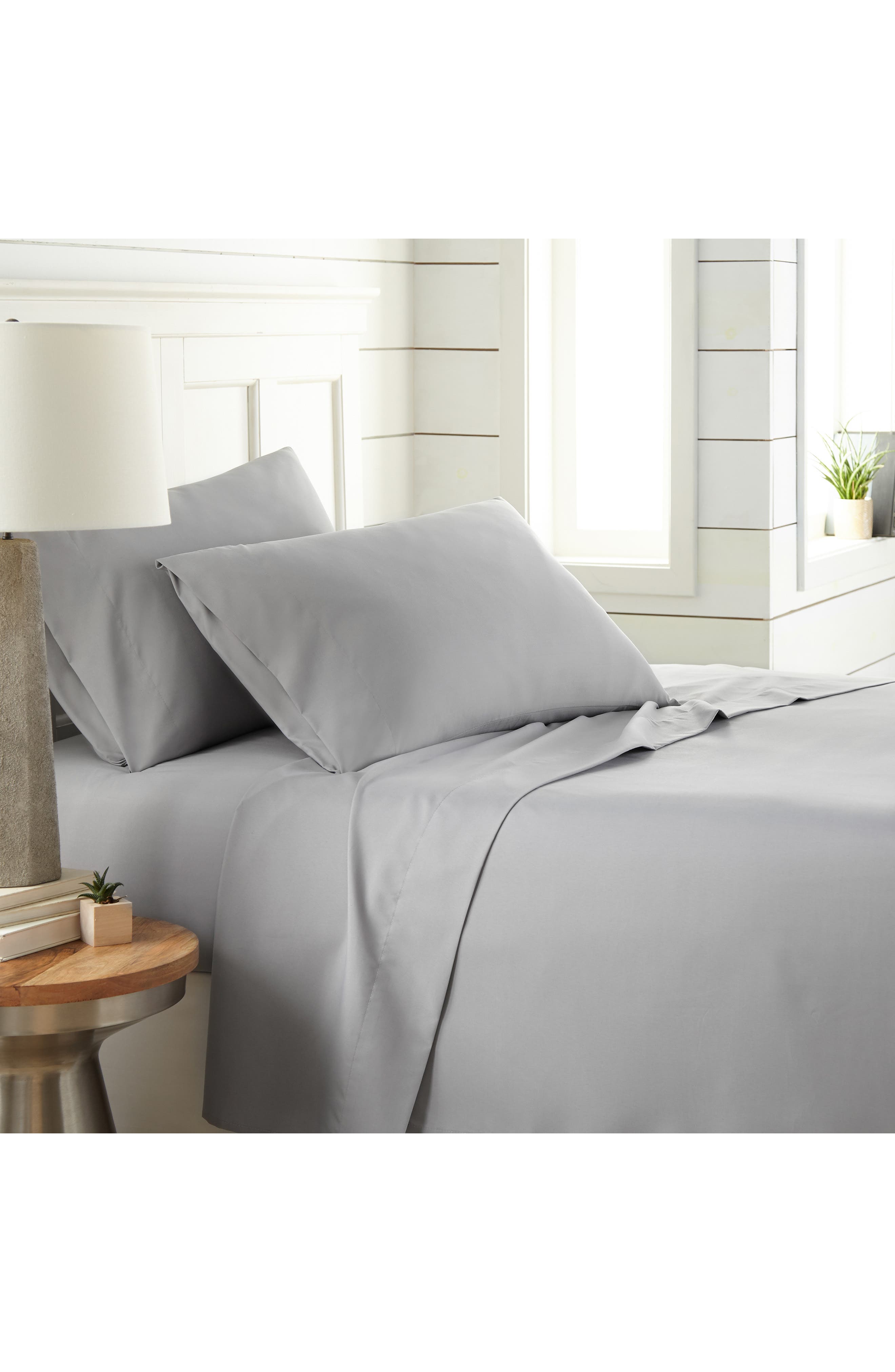SOUTHSHORE FINE LINENS Classic Soft & Comfortable Brushed Microfiber Sheet Set